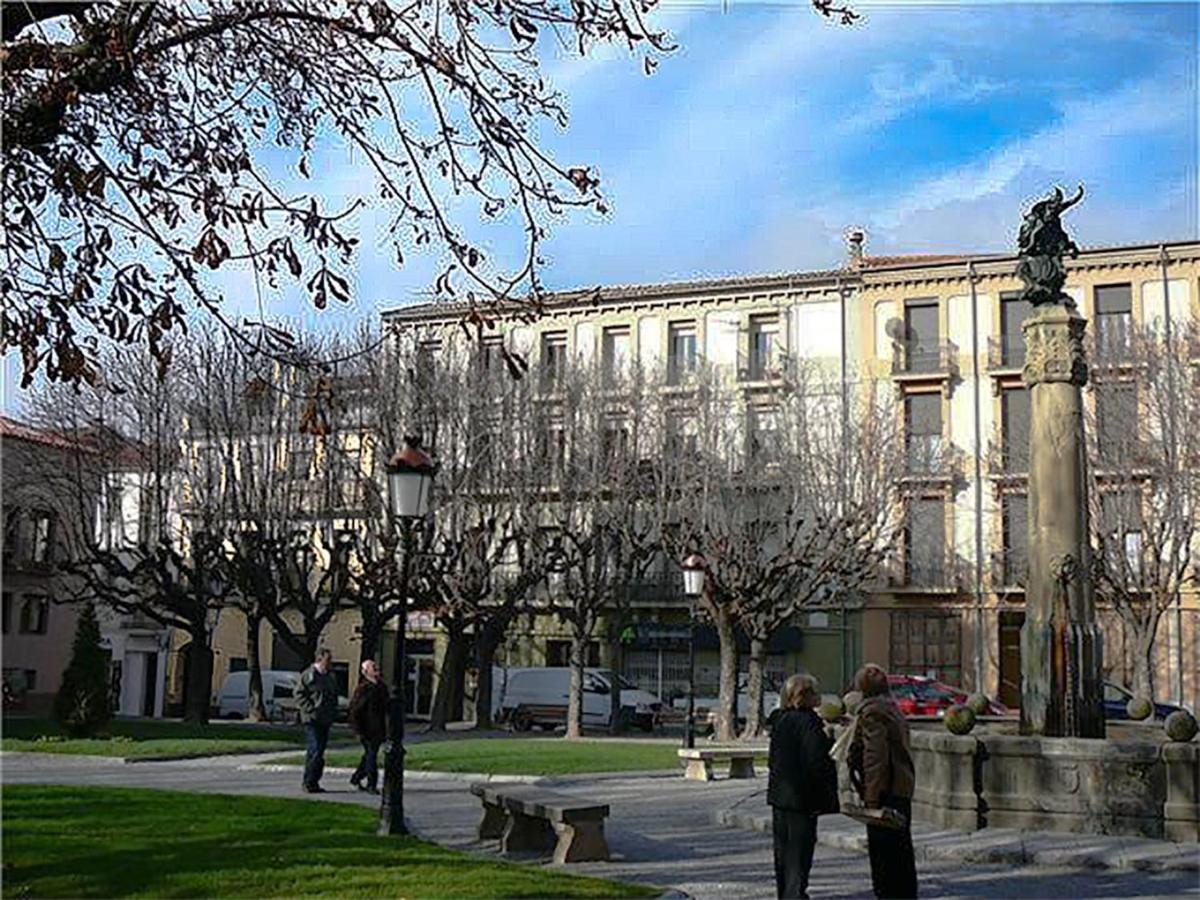 Casa Matilda - Apartamento Con Chimenea, Vistas, Rustico-Elegante En El Centro Sant Joan de les Abadesses Εξωτερικό φωτογραφία